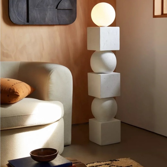 Closet Clear out | 15% off 3+ items - Picture 1 of 1